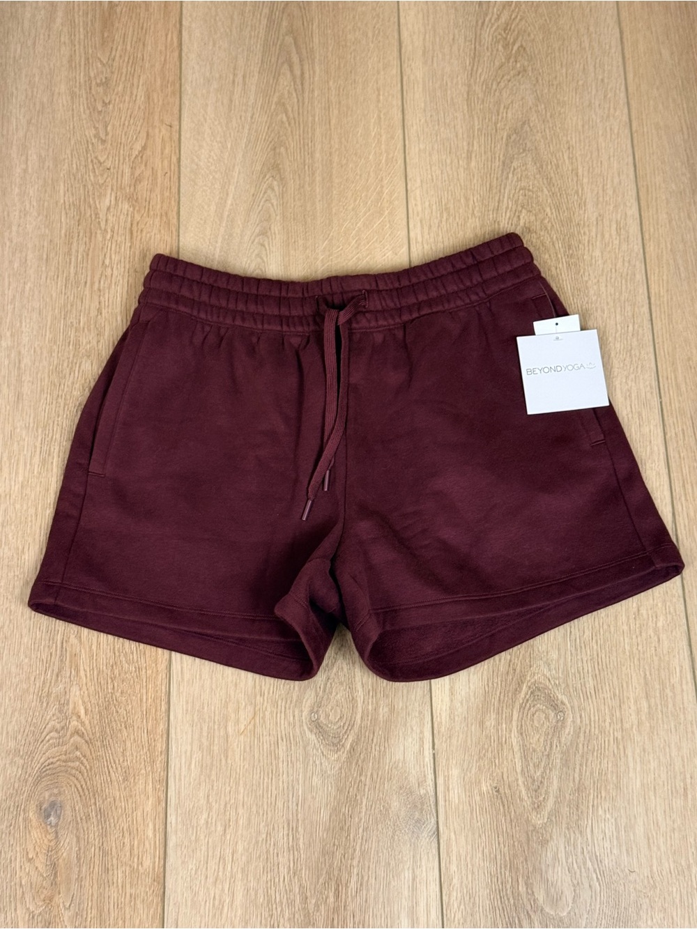 NWT Beyond Yoga LuxeFleece Sweat Shorts Dark Cherry Size Medium